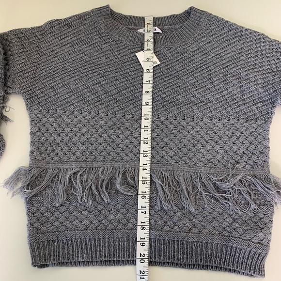 BB Dakota NWT Gray Fringe Sweater - Picture 6 of 8